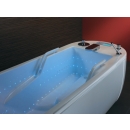 Wanna Caracalla z niebieskim podświetleniem LED – tryb relaksacyjny hydroterapii.